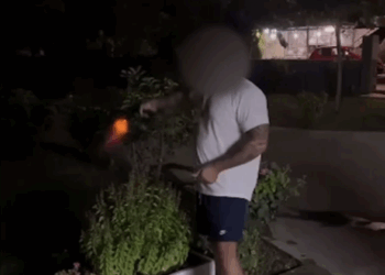 Πυροβολισμοί κατά ριπάς έξω από νυχτερινό κέντρο στον Πειραιά – 26 φορές έχει συλληφθεί ο δράστης